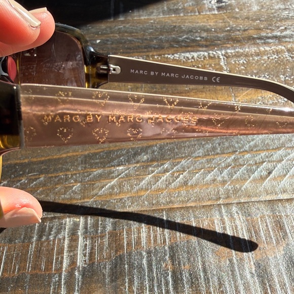 Stylish Tortoiseshell Sunglasses - Picture 3 of 9